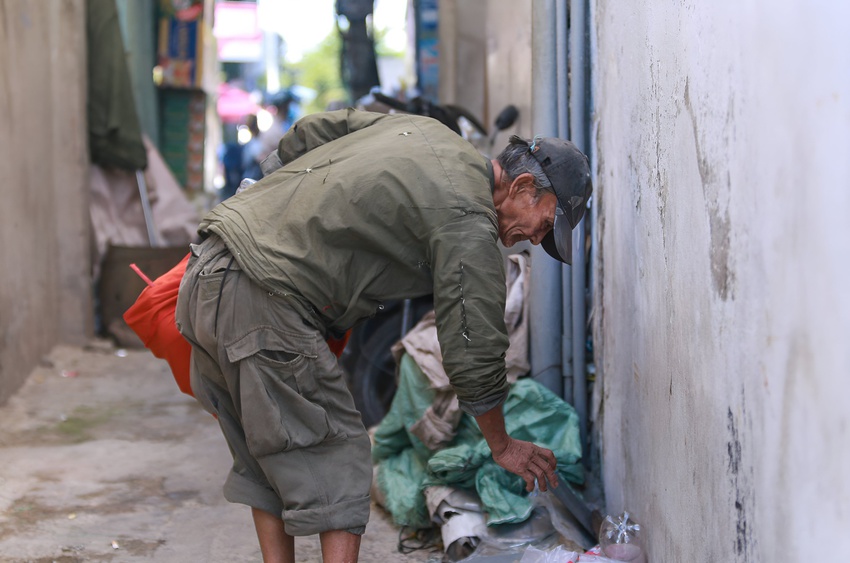 Ông Lợi “barie” 20 năm canh “ngã tư tử thần” ở xóm trọ sinh viên - Ảnh 11.