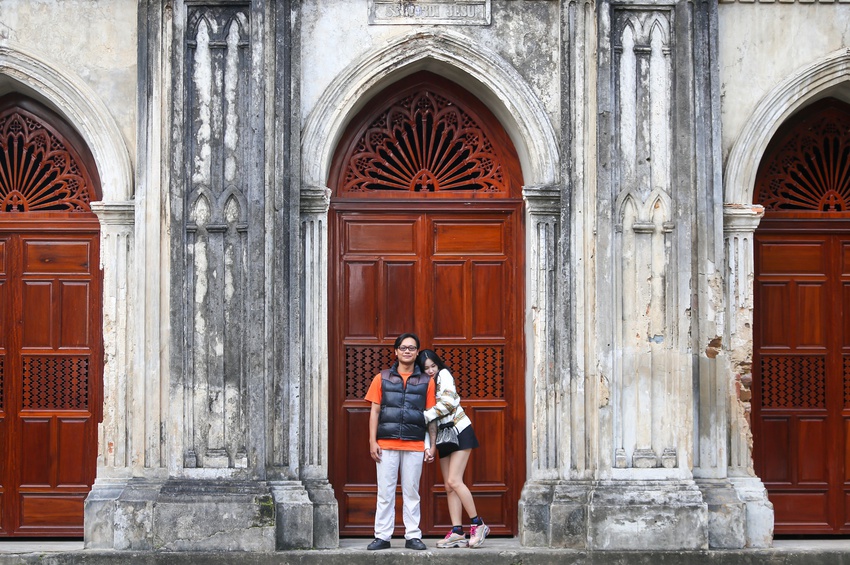 Vẻ đẹp của nhà thờ đá 120 tuổi xây bằng vỏ cây và dây tơ hồng ở Đà Nẵng - Ảnh 16.