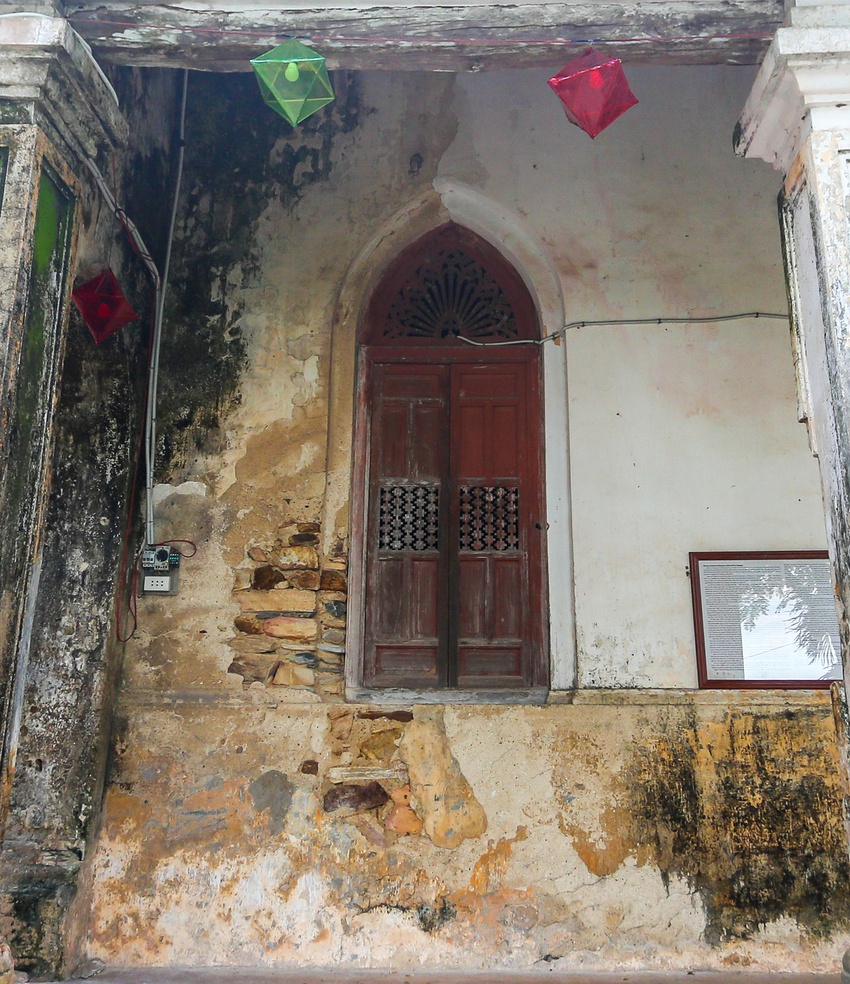 Vẻ đẹp của nhà thờ đá 120 tuổi xây bằng vỏ cây và dây tơ hồng ở Đà Nẵng - Ảnh 14.