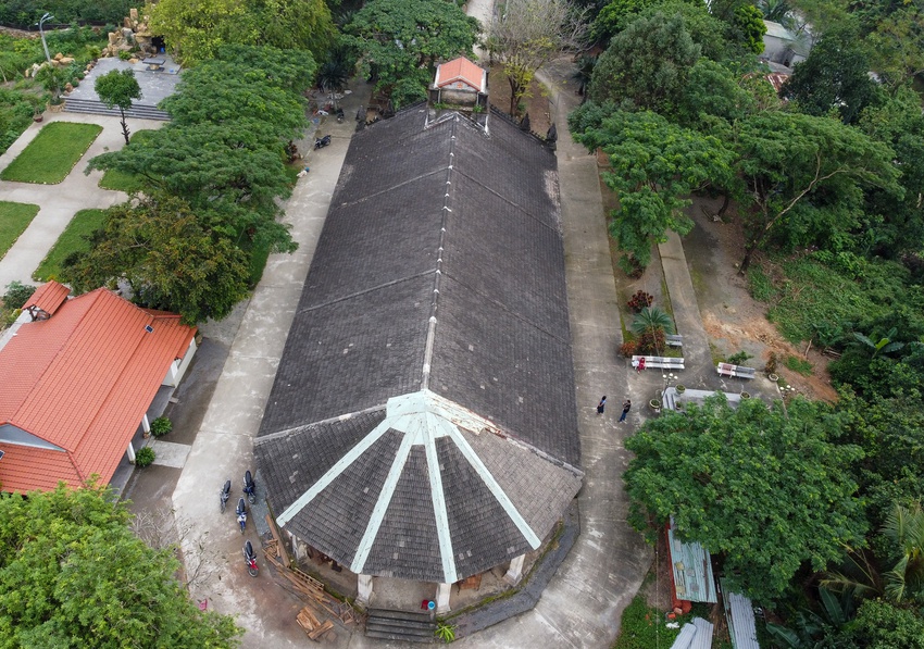 Vẻ đẹp của nhà thờ đá 120 tuổi xây bằng vỏ cây và dây tơ hồng ở Đà Nẵng - Ảnh 12.