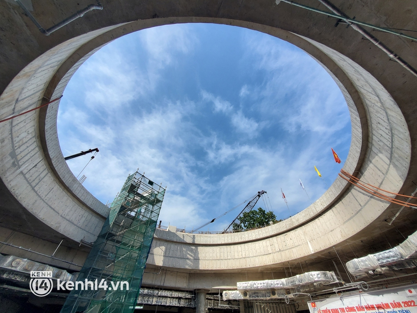 Giữa năm nay tàu Metro ở Sài Gòn chạy thử nghiệm, nhà ga ngầm trung tâm Bến Thành đã dần rõ dáng rồi! - Ảnh 5.