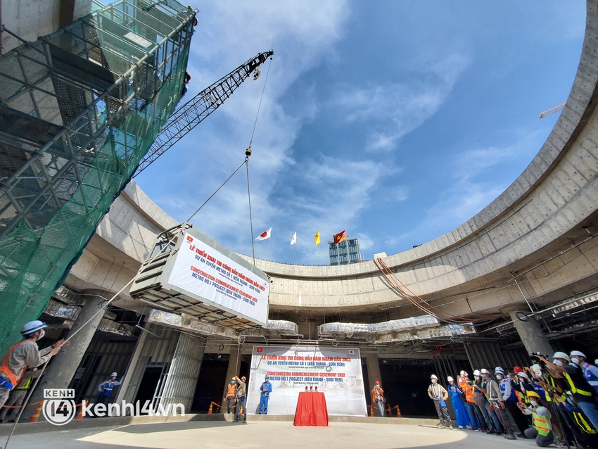 Giữa năm nay tàu Metro ở Sài Gòn chạy thử nghiệm, nhà ga ngầm trung tâm Bến Thành đã dần rõ dáng rồi! - Ảnh 4.