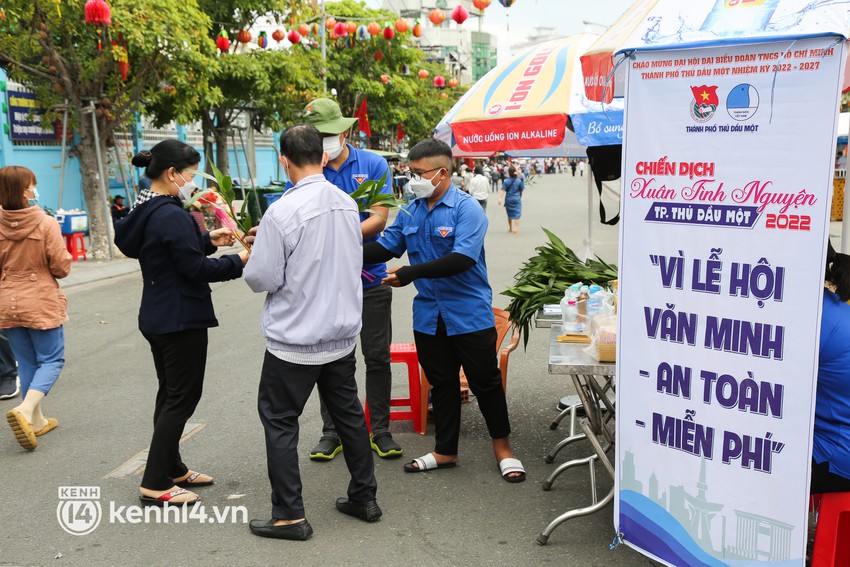 B&igrave;nh Dương năm n&agrave;o cũng c&oacute; 1 lễ hội m&agrave; ở đ&oacute; c&aacute;i g&igrave; cũng miễn ph&iacute;, bất cứ du kh&aacute;ch n&agrave;o đều cảm thấy ấm l&ograve;ng! - Ảnh 16.