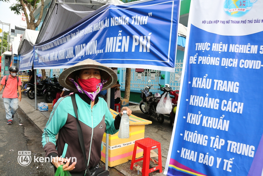 B&igrave;nh Dương năm n&agrave;o cũng c&oacute; 1 lễ hội m&agrave; ở đ&oacute; c&aacute;i g&igrave; cũng miễn ph&iacute;, bất cứ du kh&aacute;ch n&agrave;o đều cảm thấy ấm l&ograve;ng! - Ảnh 11.