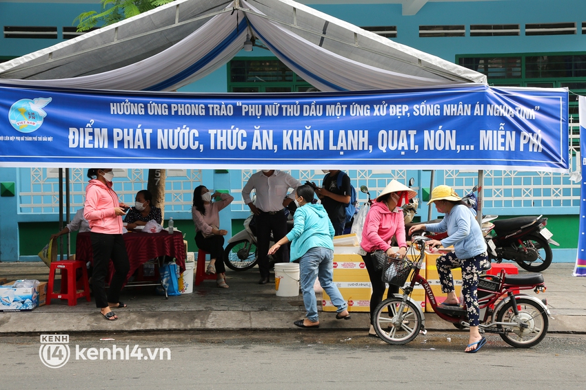 B&igrave;nh Dương năm n&agrave;o cũng c&oacute; 1 lễ hội m&agrave; ở đ&oacute; c&aacute;i g&igrave; cũng miễn ph&iacute;, bất cứ du kh&aacute;ch n&agrave;o đều cảm thấy ấm l&ograve;ng! - Ảnh 6.