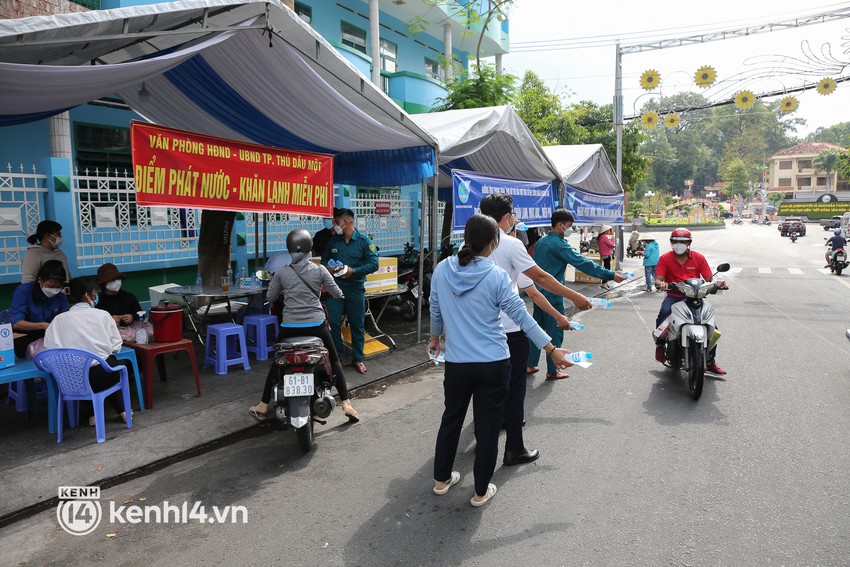 B&igrave;nh Dương năm n&agrave;o cũng c&oacute; 1 lễ hội m&agrave; ở đ&oacute; c&aacute;i g&igrave; cũng miễn ph&iacute;, bất cứ du kh&aacute;ch n&agrave;o đều cảm thấy ấm l&ograve;ng! - Ảnh 9.