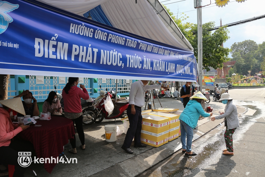 B&igrave;nh Dương năm n&agrave;o cũng c&oacute; 1 lễ hội m&agrave; ở đ&oacute; c&aacute;i g&igrave; cũng miễn ph&iacute;, bất cứ du kh&aacute;ch n&agrave;o đều cảm thấy ấm l&ograve;ng! - Ảnh 7.