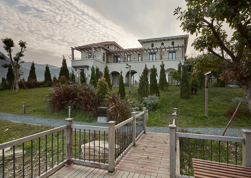 Villa nghỉ dưỡng phong cách Ý ở Hoà Bình: Lấy cảm hứng từ cảnh quan thiên nhiên tuyệt đẹp, kiến trúc và sân vườn kết hợp lãng mạn như ở châu Âu - Ảnh 6.