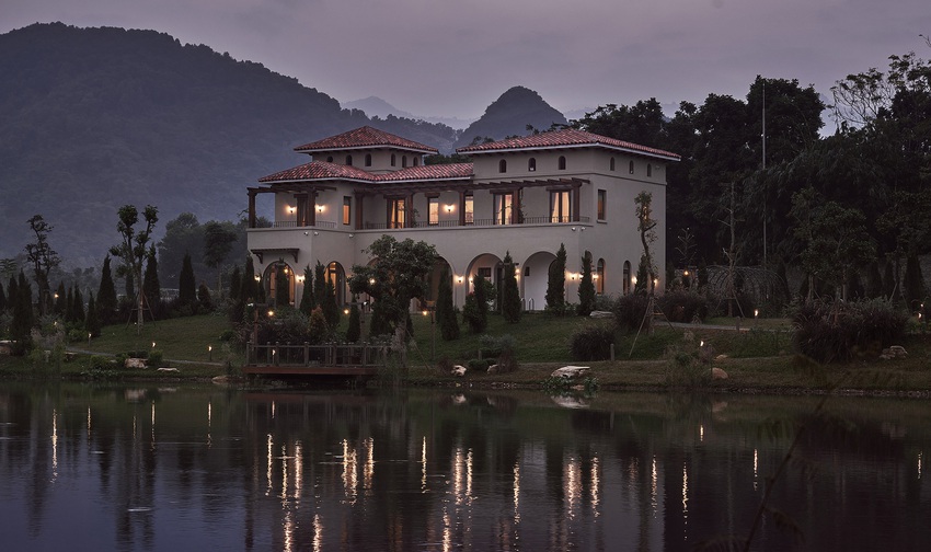 Villa nghỉ dưỡng phong cách Ý ở Hoà Bình: Lấy cảm hứng từ cảnh quan thiên nhiên tuyệt đẹp, kiến trúc và sân vườn kết hợp lãng mạn như ở châu Âu - Ảnh 9.
