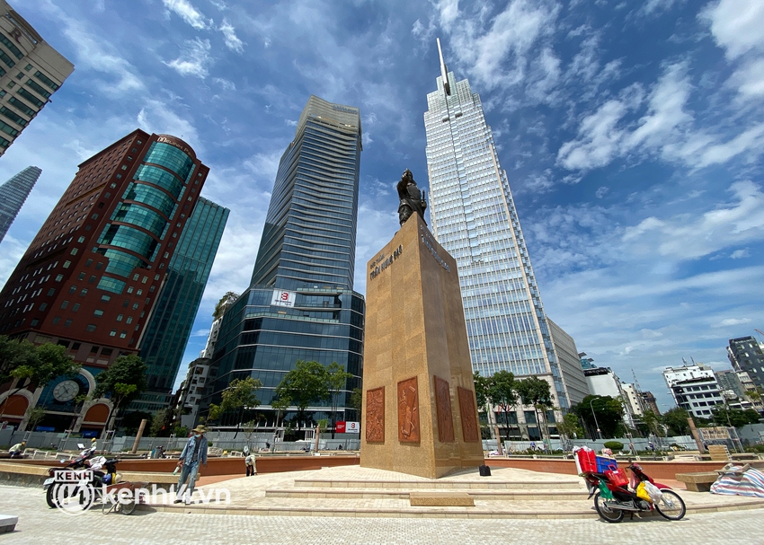 Ảnh: Khu tượng đài Trần Hưng Đạo được khoác “áo” mới hiện đại bên sông Sài Gòn - Ảnh 7.