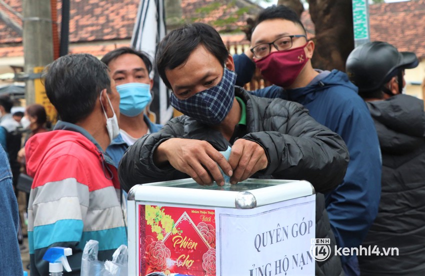 H&agrave;ng trăm người d&acirc;n tiễn đưa c&aacute;c nạn nh&acirc;n vụ ch&igrave;m cano du lịch ở Hội An về qu&ecirc; an t&aacute;ng - Ảnh 14.