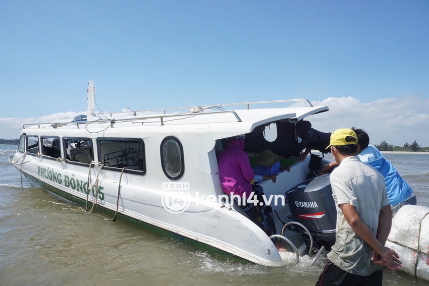 Cận cảnh b&ecirc;n trong chiếc cano bị ch&igrave;m khiến 17 người chết v&agrave; mất t&iacute;ch - Ảnh 10.