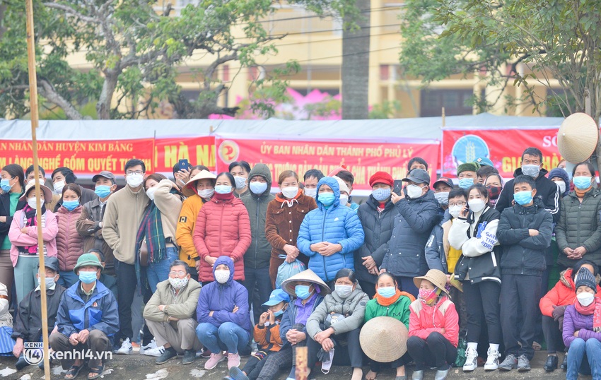 Ảnh: H&agrave;ng ngh&igrave;n người d&acirc;n chen nhau xem vua đi c&agrave;y trong Lễ tịch Điền 2022 - Ảnh 4.