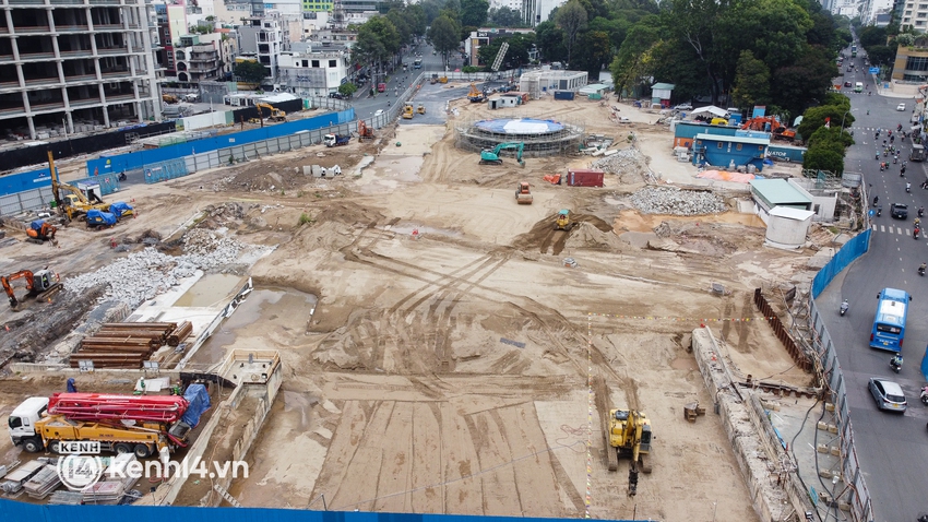 Người d&acirc;n tại &ldquo;đất v&agrave;ng&rdquo; TP.HCM vui mừng khi r&agrave;o chắn c&ocirc;ng tr&igrave;nh Metro sắp được th&aacute;o dỡ sau 8 năm - Ảnh 2.