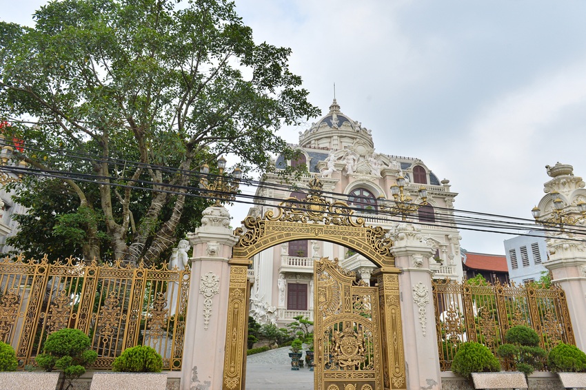 Về làng tỷ phú ở Nam Định ngắm những toà lâu đài mọc san sát, nghe chuyện con trai xây dinh thự tặng bố mẹ - Ảnh 6.