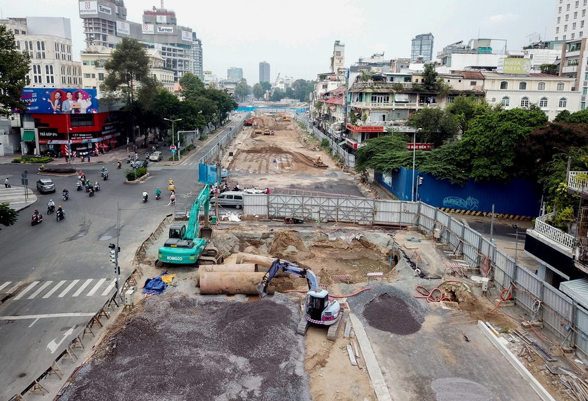 Rào chắn Metro trên “đất vàng” quận 1 được tháo dỡ, mở ra không gian đi bộ mới cho người dân TP.HCM  - Ảnh 14.