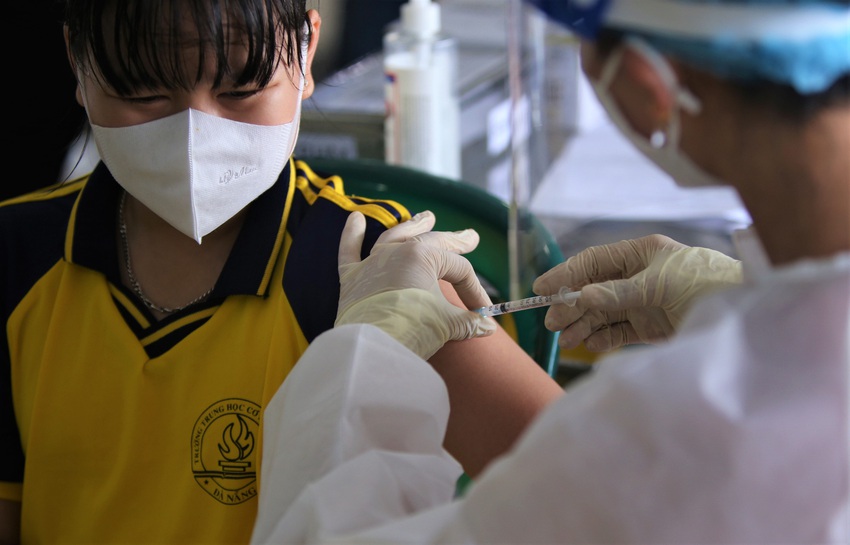 Ảnh: Ngày đầu Đà Nẵng tiêm vaccine Covid-19 cho trẻ em từ 5 đến dưới 12 tuổi - Ảnh 8.