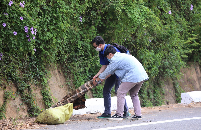 600 người ở Đà Nẵng tham gia nhặt rác làm đẹp bán đảo Sơn Trà - Ảnh 8.