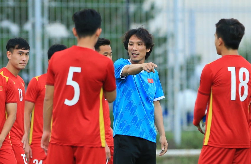 Cầu thủ U23 Việt Nam thay phiên nhau làm thủ môn tạo nên nhiều pha bóng hài hước - Ảnh 12.