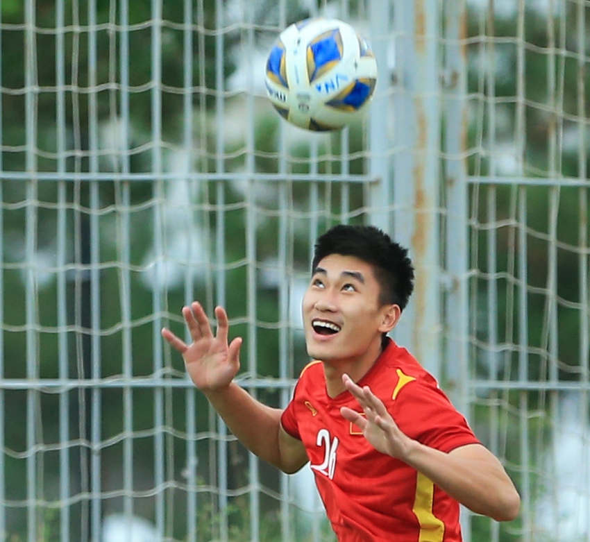 Cầu thủ U23 Việt Nam thay phi&ecirc;n nhau l&agrave;m thủ m&ocirc;n tạo n&ecirc;n nhiều pha b&oacute;ng h&agrave;i hước - Ảnh 3.