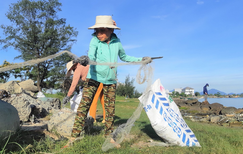 Chuyện những người khuyết tật nhặt rác cho... người lành lặn ở Đà Nẵng - Ảnh 3.