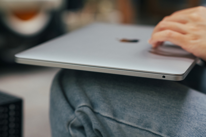 Trải nghiệm nhanh MacBook Pro M2: Hiệu năng vượt trội c&oacute; b&ugrave; được thiết kế nh&agrave;m ch&aacute;n? - Ảnh 7.