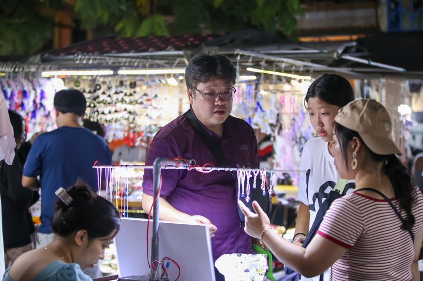 Khách Tây trở lại Hội An sau thời gian dài vắng bóng: Nơi đây vẫn luôn như vậy, rất đẹp và quyến rũ - Ảnh 16.