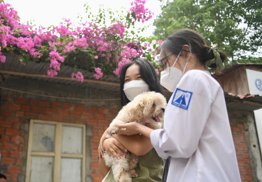 Chùm ảnh: Sĩ tử người cười toe, người nhảy chân sáo vì trúng tủ môn Văn, xem xong thấy yêu đời hẳn! - Ảnh 7.