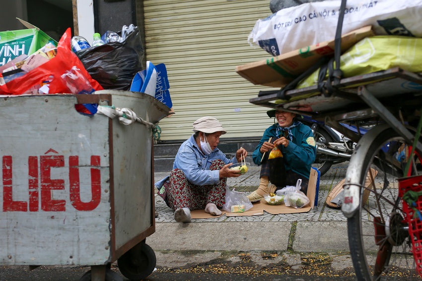 Thầy cô giáo góp tiền mở bếp ăn 0 đồng giúp người nghèo - Ảnh 19.