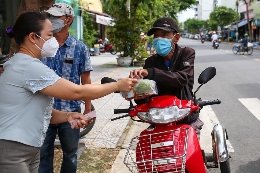 Thầy cô giáo góp tiền mở bếp ăn 0 đồng giúp người nghèo - Ảnh 12.