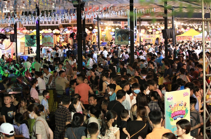 Hàng nghìn người chen chân xem múa lân, chợ đêm Đà Nẵng ken kín lối - Ảnh 16.
