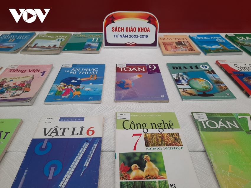 Sách giáo khoa Việt Nam qua các thời kỳ thay đổi thế nào? - Ảnh 9.