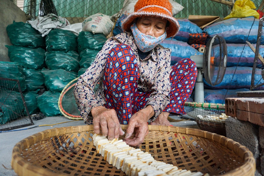 L&agrave;ng b&aacute;nh đặc sản Đ&agrave; Nẵng đỏ lửa suốt ng&agrave;y đ&ecirc;m vẫn kh&ocirc;ng đủ b&aacute;n Tết - Ảnh 10.
