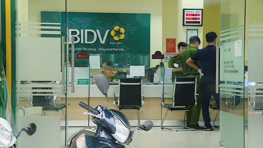 2 nghi phạm đâm chết bảo vệ ngân hàng ở Đà Nẵng khai quen nhau qua hội chuyên xù nợ, làm liều - Ảnh 3.