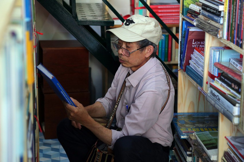 H&agrave;ng trăm người tham quan, mua s&aacute;ch trong ng&agrave;y khai trương Đường s&aacute;ch TP Thủ Đức - Ảnh 9.