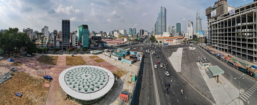 Toàn cảnh giếng trời khổng lồ hình hoa sen giữa lòng TP.HCM của tuyến Metro số 1 - Ảnh 1.