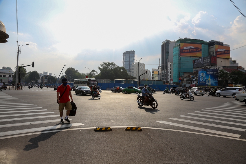 Toàn cảnh giếng trời khổng lồ hình hoa sen giữa lòng TP.HCM của tuyến Metro số 1 - Ảnh 9.