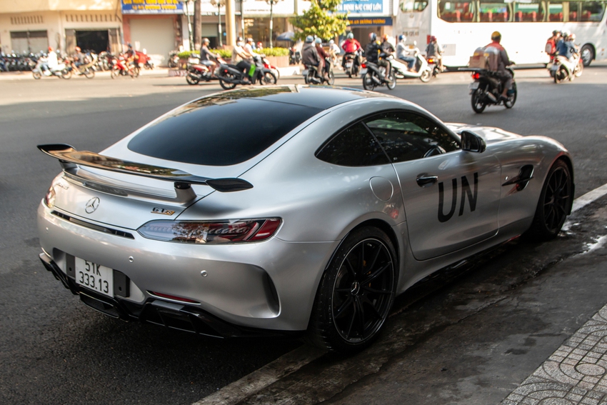 Ông Vũ nói về Mercedes-AMG GT R: Dễ lái trong phố hơn siêu xe, nhưng đầu xe dài nên khó căn khoảng cách - Ảnh 9.