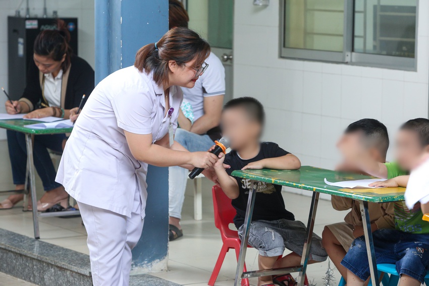 Phía sau ngày hội đặc biệt cho trẻ tự kỷ ở Đà Nẵng: “Nghe con nói được vài tiếng, vợ chồng tôi hạnh phúc lắm…” - Ảnh 12.