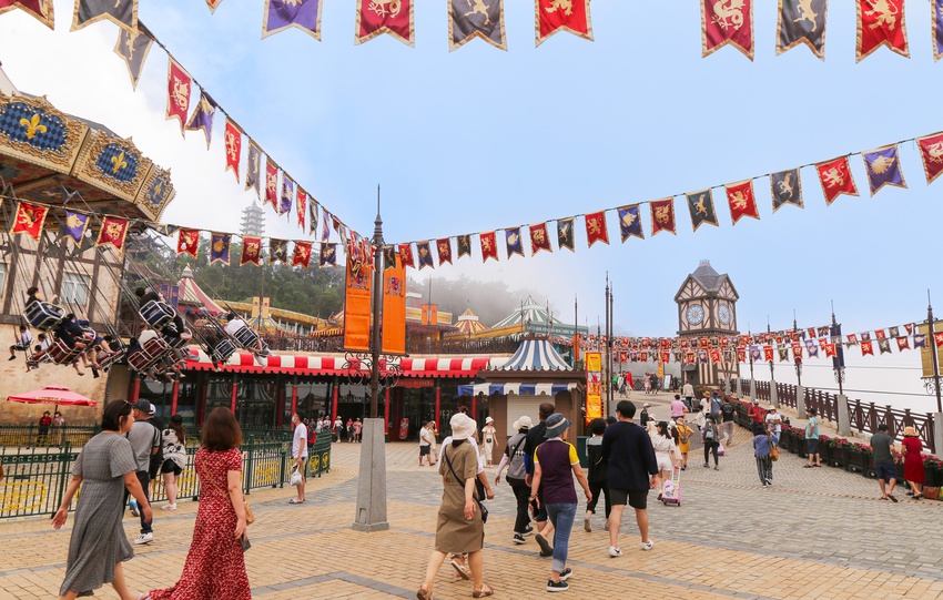 Các khu du lịch Đà Nẵng đông đúc khách ngày đầu kỳ nghỉ lễ - Ảnh 14.