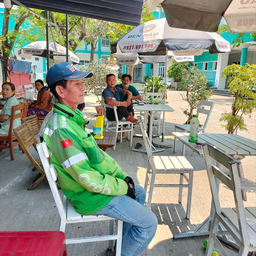 X&uacute;c động cộng đồng mạng chung tay gi&uacute;p ch&uacute; xe &ocirc;m bị lừa mất điện thoại - Ảnh 2.