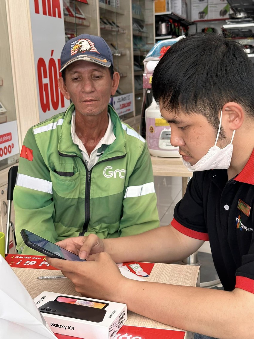 X&uacute;c động cộng đồng mạng chung tay gi&uacute;p ch&uacute; xe &ocirc;m bị lừa mất điện thoại - Ảnh 3.