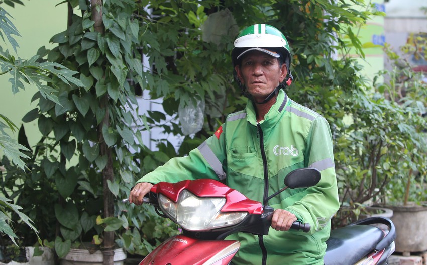 X&uacute;c động cộng đồng mạng chung tay gi&uacute;p ch&uacute; xe &ocirc;m bị lừa mất điện thoại - Ảnh 1.