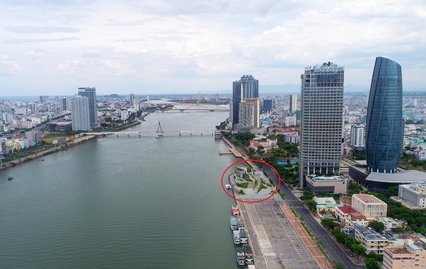Cận cảnh bến du thuyền trăm tỷ bỏ hoang bên sông Hàn giữa trung tâm Đà Nẵng - Ảnh 1.