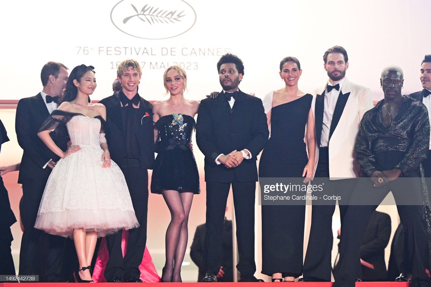 Thảm đỏ Cannes 2023: Jennie chấp “ống kính tử thần” mặc lớp makeup dừ, lu mờ con gái Johnny Depp và dàn thiên thần - Ảnh 11.