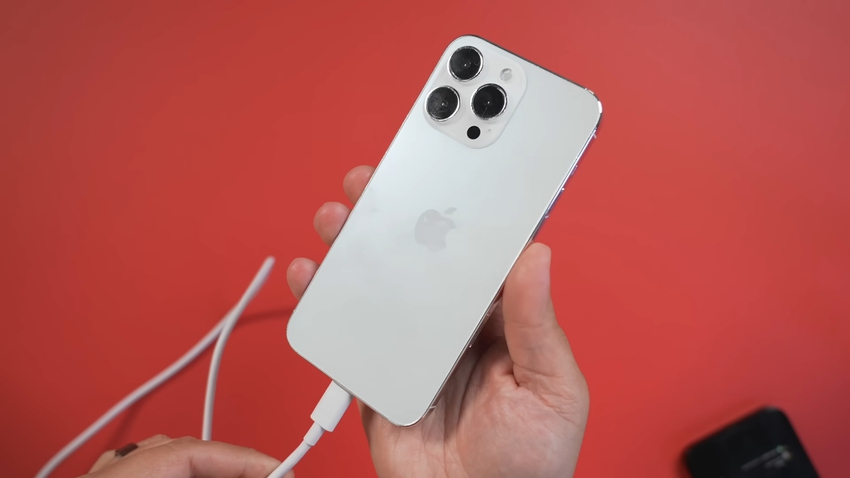 Mô hình iPhone 15 tiếp tục lộ diện trên tay: Thiết kế nay đã đẹp hơn, nhiều nâng cấp đáng trông đợi! - Ảnh 3.