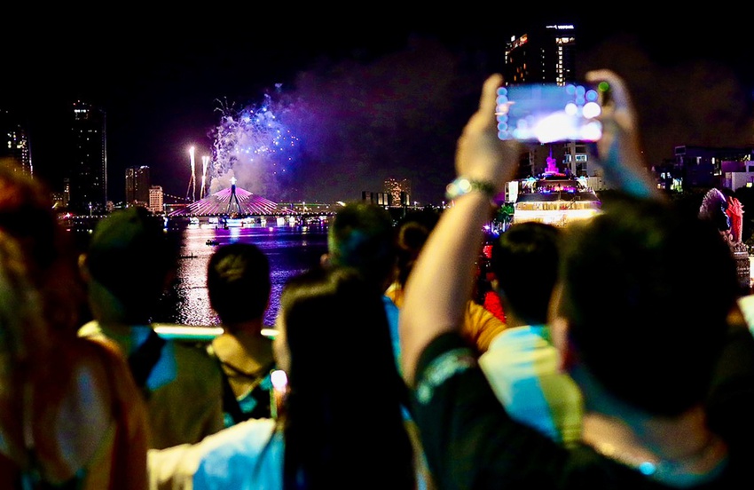 M&agrave;n tranh t&agrave;i đẳng cấp giữa &Uacute;c v&agrave; &Yacute; khiến kh&aacute;n giả vỡ &ograve;a cảm x&uacute;c trong đ&ecirc;m ph&aacute;o hoa thứ 3 ở Đ&agrave; Nẵng - Ảnh 15.