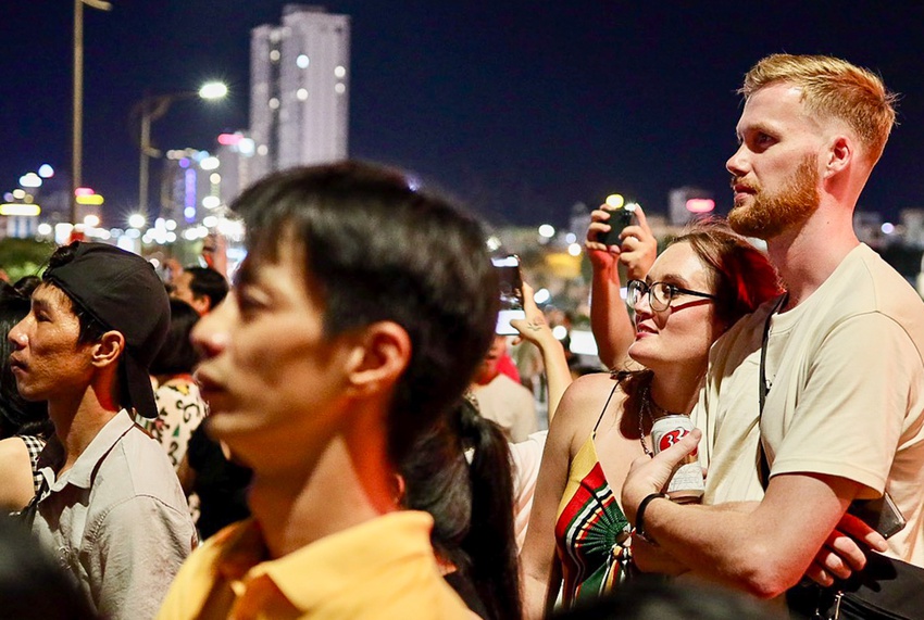 M&agrave;n tranh t&agrave;i đẳng cấp giữa &Uacute;c v&agrave; &Yacute; khiến kh&aacute;n giả vỡ &ograve;a cảm x&uacute;c trong đ&ecirc;m ph&aacute;o hoa thứ 3 ở Đ&agrave; Nẵng - Ảnh 17.