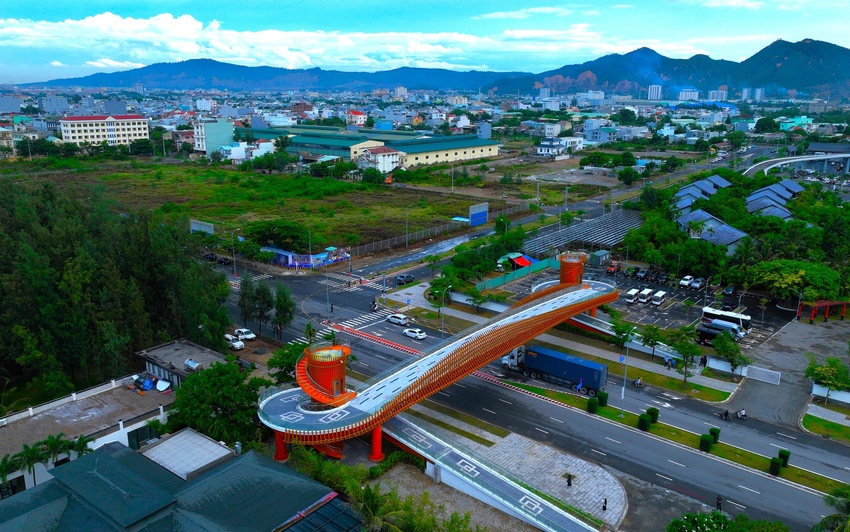 Choáng ngợp trước vẻ đẹp của cây cầu đi bộ 42 tỷ đồng đầu tiên ven biển Đà Nẵng - Ảnh 12.