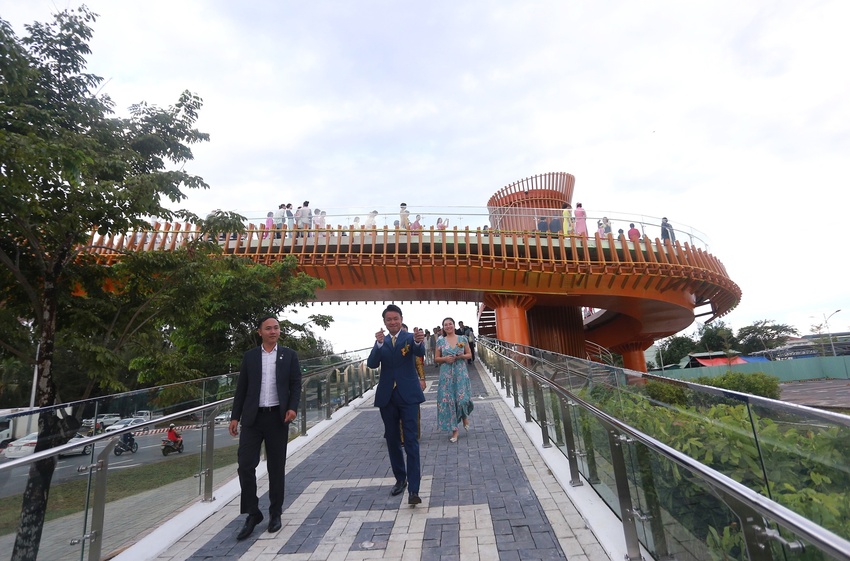 Choáng ngợp trước vẻ đẹp của cây cầu đi bộ 42 tỷ đồng đầu tiên ven biển Đà Nẵng - Ảnh 11.